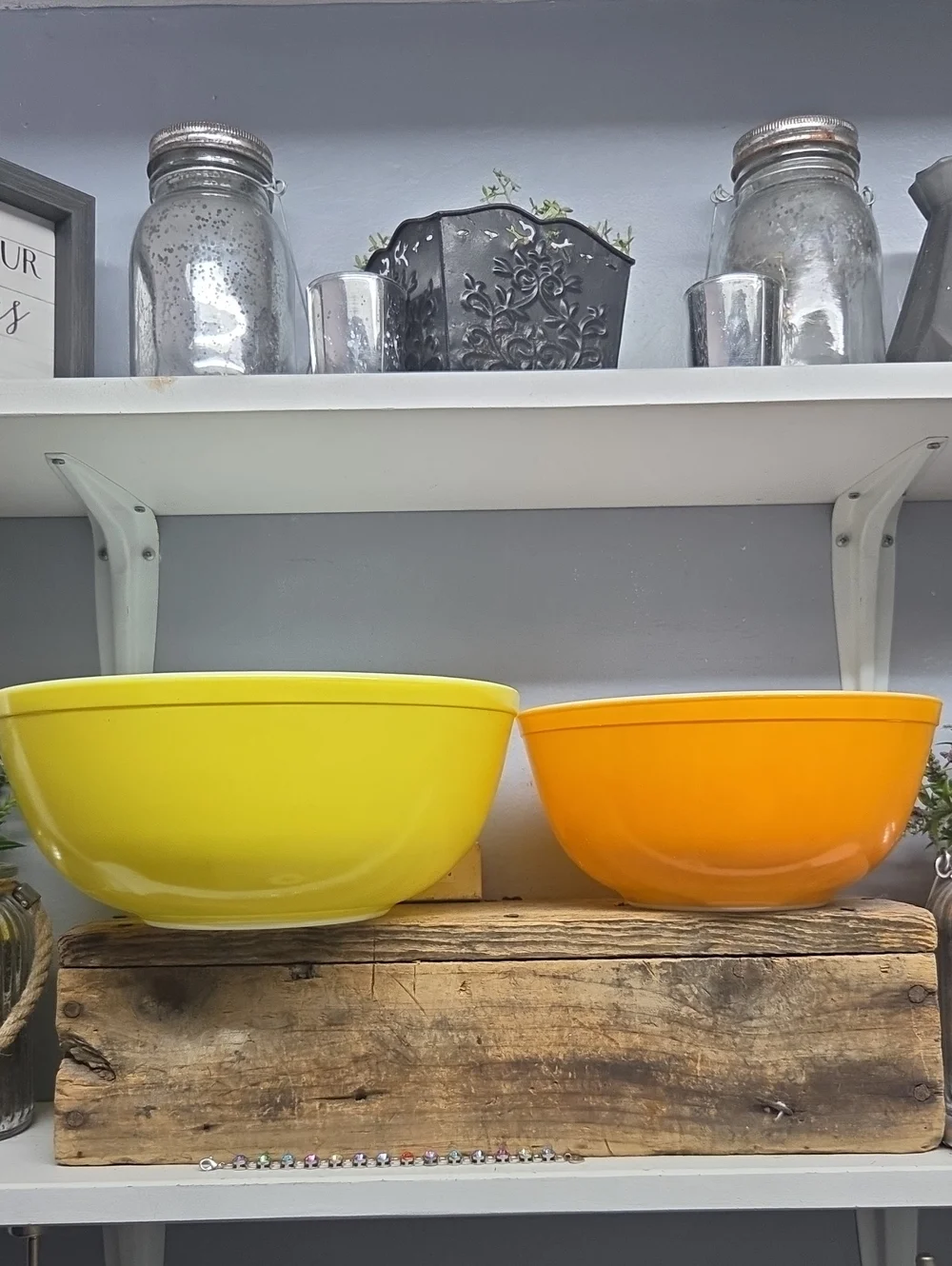 Vintage Pyrex Daisy Citrus Mixing Bowl Set – Solid Yellow & Orange MCM
